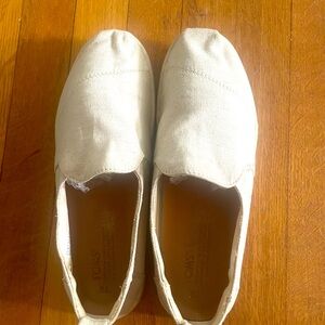 Toms mens  Beige Cream Color  Flat Shoes size 8